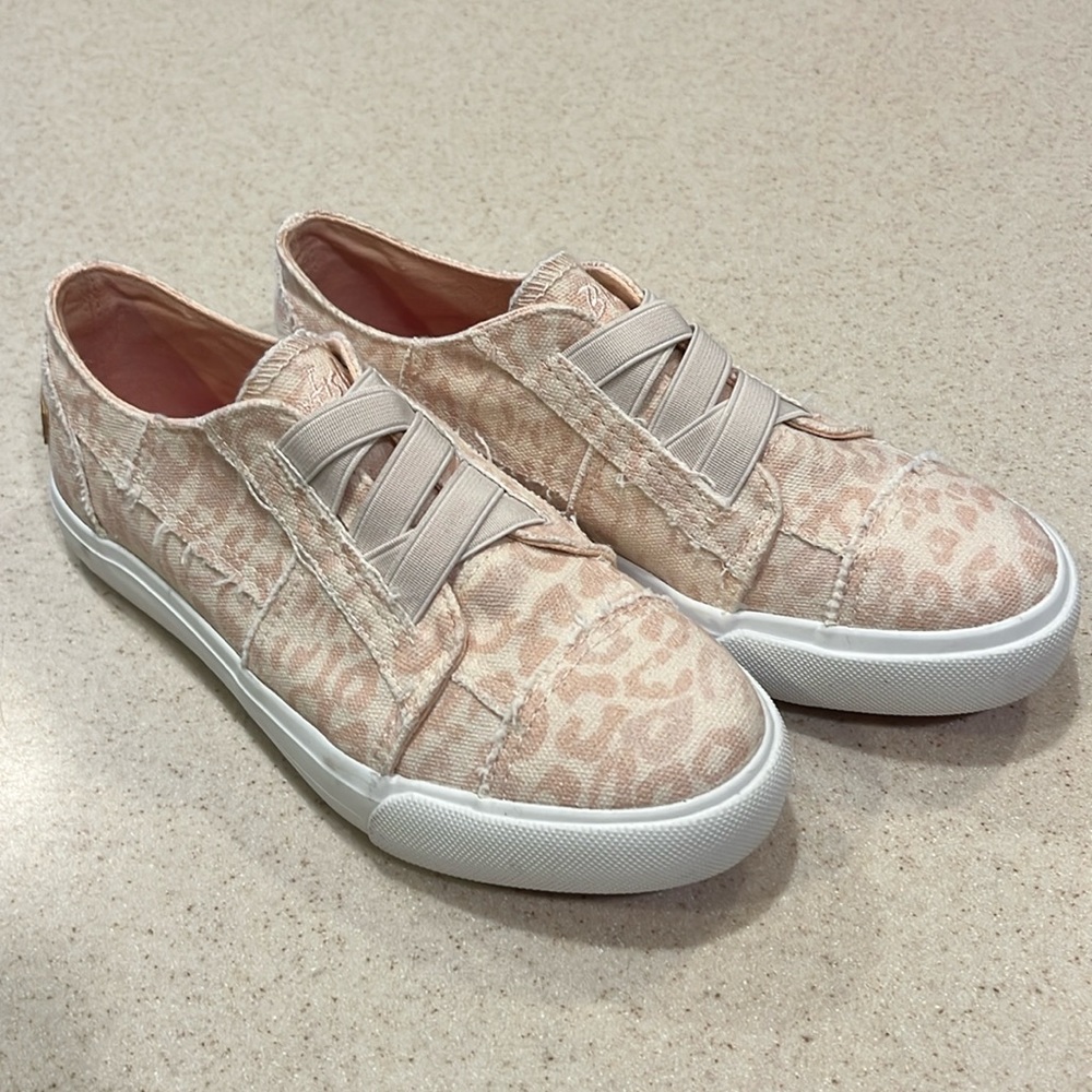 Like New- Girls Slip on Sneakers.
